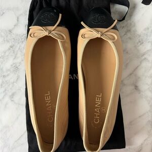 CHANEL Two-Tone Beige and Black Flats